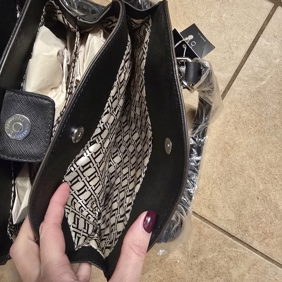 Tignanello Carryall Satchel Purse - Picture 7 of 9